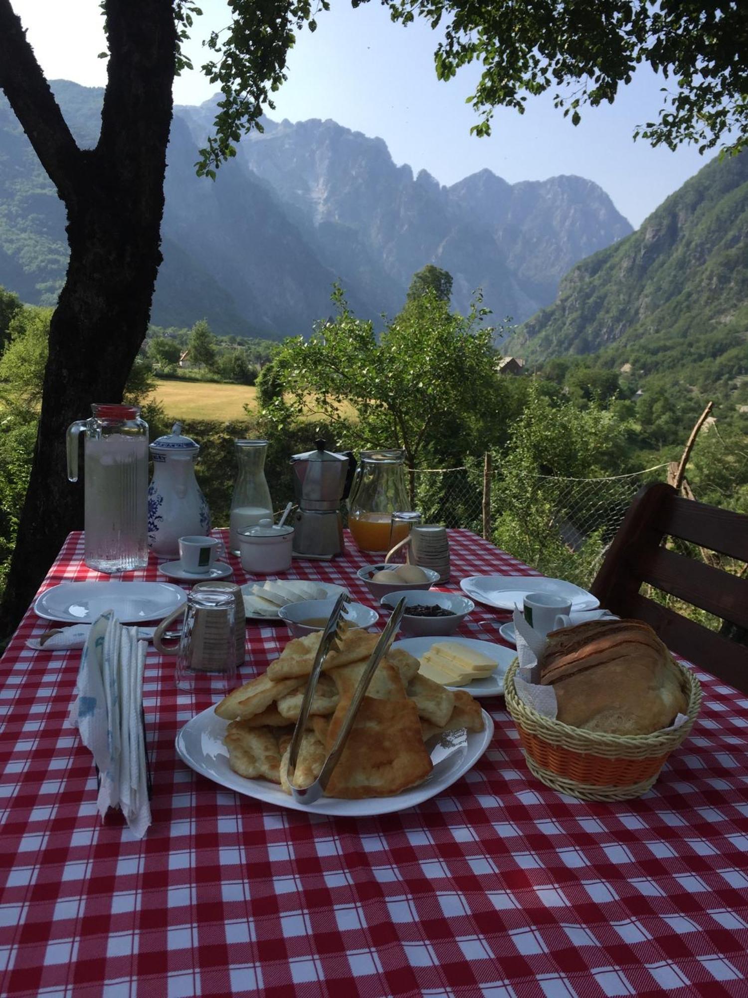 Bed and breakfast Bujtina Pllumi Theth Extérieur photo