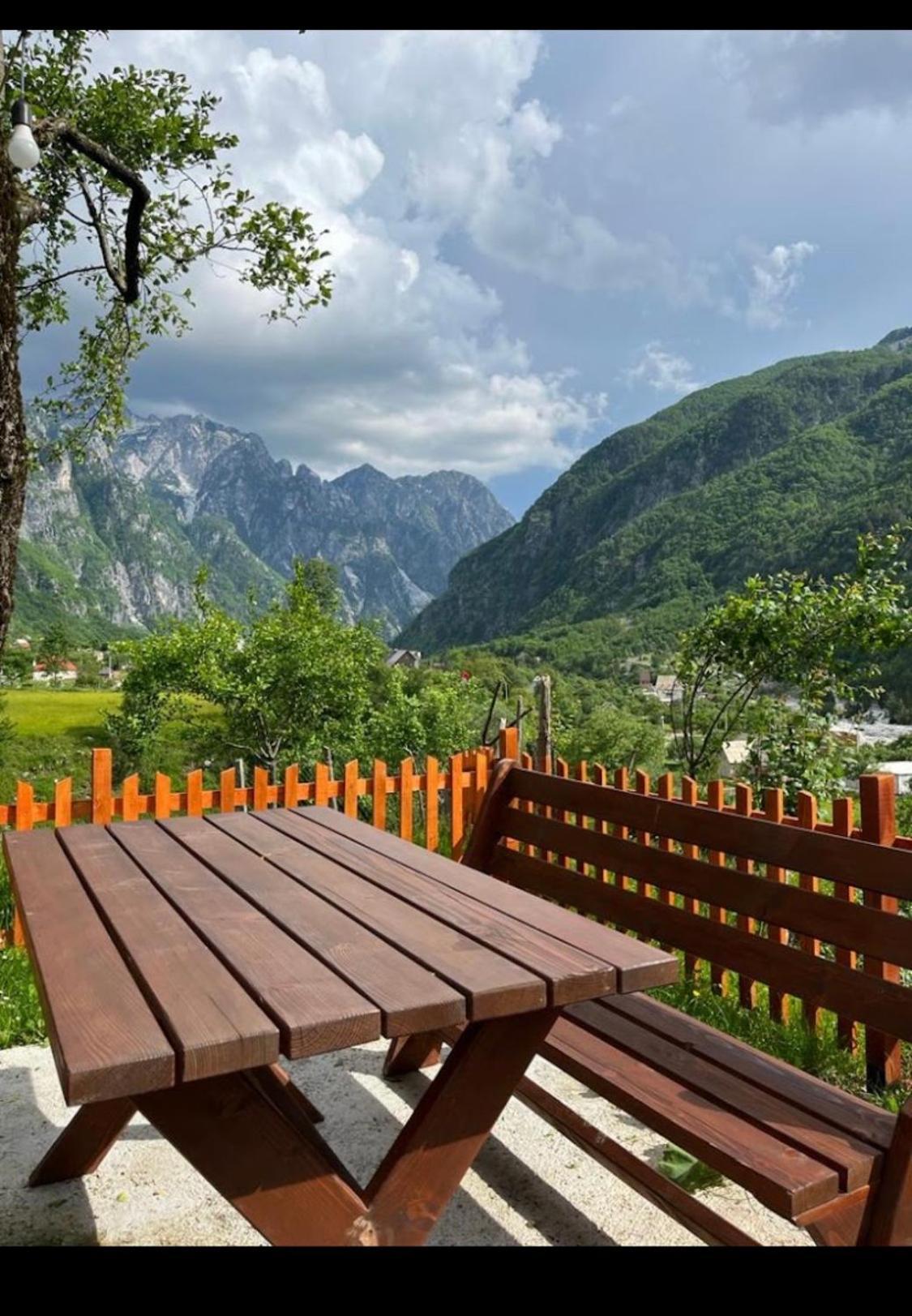 Bed and breakfast Bujtina Pllumi Theth Extérieur photo
