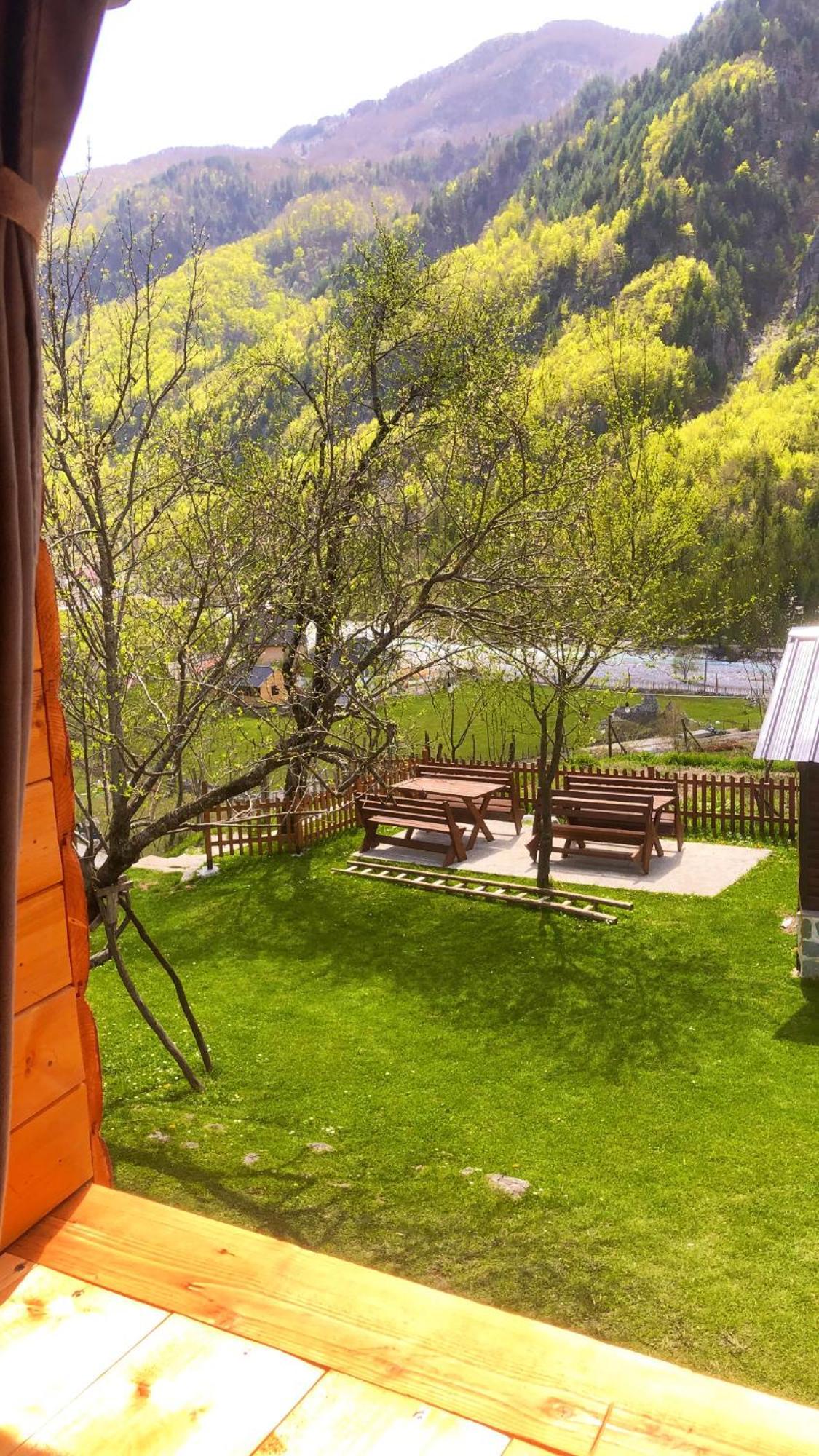 Bed and breakfast Bujtina Pllumi Theth Extérieur photo